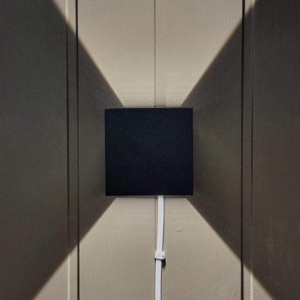 Vägglampa Design Cube Black